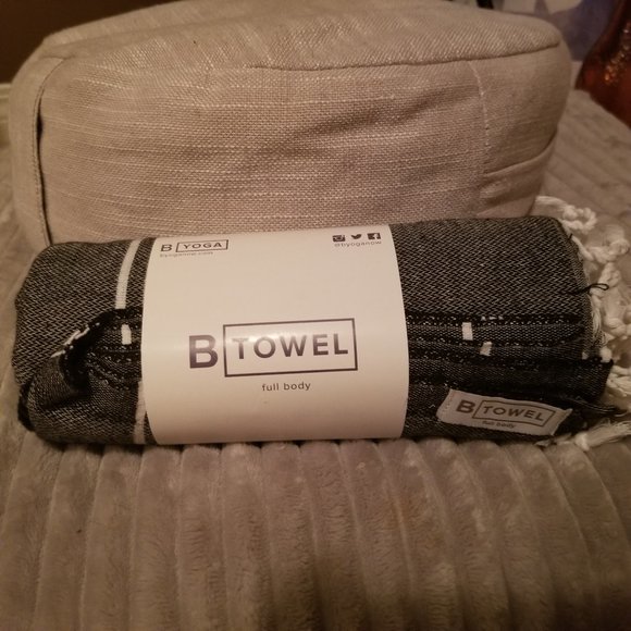 B Mat Full Body Towel in Black Sultan - Picture 1 of 1